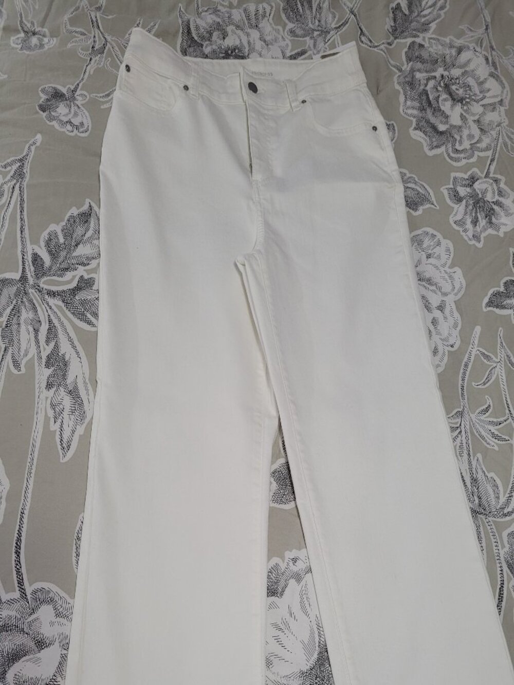 Chico's Alabaster White High Waist Cropped Jeans Size Chico's  0.5 or 6 NWT